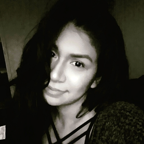 Meet your Posher, Ariel - Picture 1 of 1